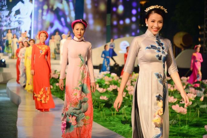 Áo dài - Di sản văn hóa bị bỏ quên? (*): Nên công bố áo dài là quốc phục - Ảnh 2. Áo dài - Di sản văn hóa bị bỏ quên? (*): Nên công bố áo dài là quốc phục - Ảnh 2.