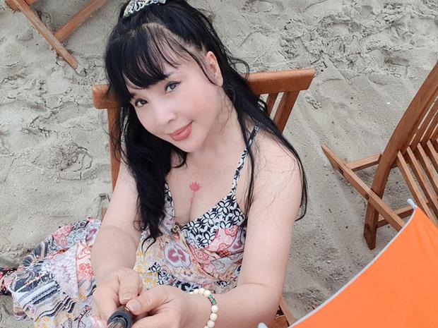 Thời gian qua NSND Lan Hương liên tục gây tranh cãi bởi nhan sắc khác lạ ở tuổi 56.