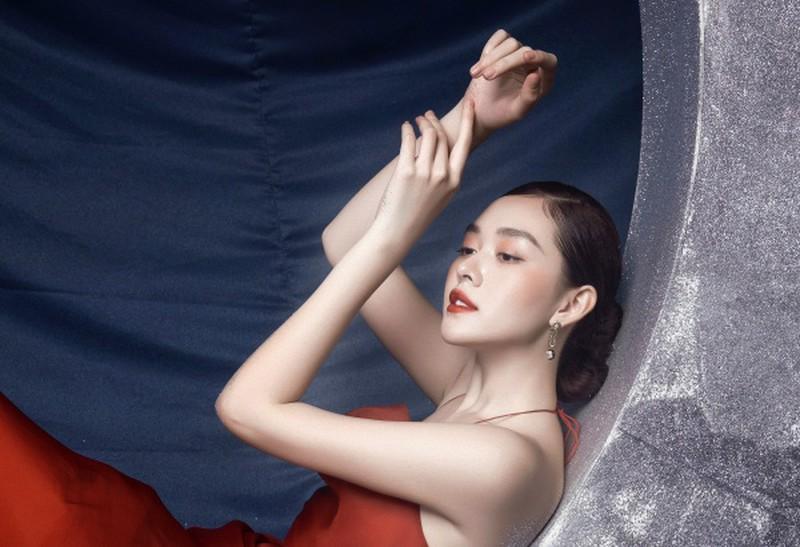 Á hậu Tường San đẹp huyền ảo trong bộ ảnh đón Trung thu
