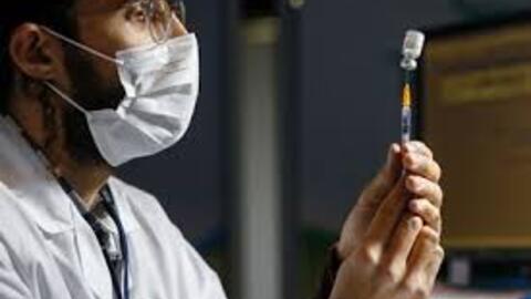 Bệnh viện Israel bắt đầu thử nghiệm tiêm vaccine COVID-19 liều thứ 4