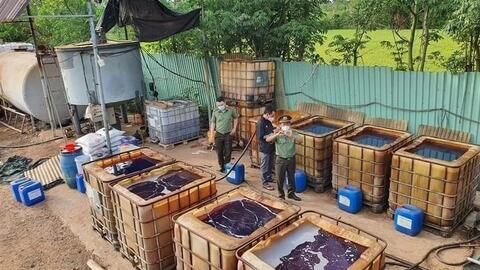 Tạm đình chỉ lãnh đạo xã vì để cơ sở sản xuất dầu DO giả hoạt động trên địa bàn