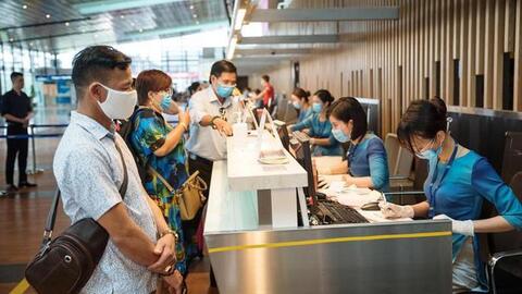 Đề xuất hàng không, lữ hành 'bỏ khẩu trang', chuyên gia 'báo động đỏ' về nguy cơ lây lan dịch