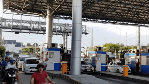 TP Hồ Chí Minh yêu cầu đẩy mạnh dán thẻ thu phí không dừng cho phương tiện lưu thông