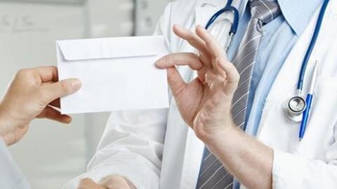 Sở Y tế Thái Bình cấm nhân viên hách dịch, gợi ý người dân đưa tiền