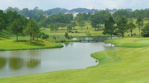 Sân golf lâu đời nhất Việt Nam ở Đà Lạt mộng mơ