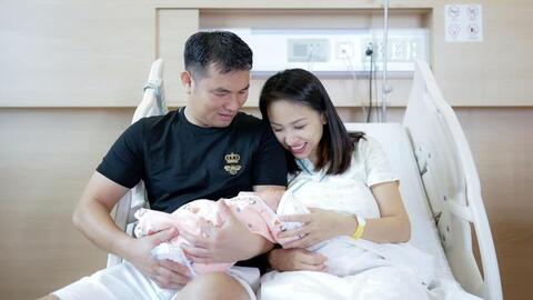 MC Vân Hugo hạ sinh con gái