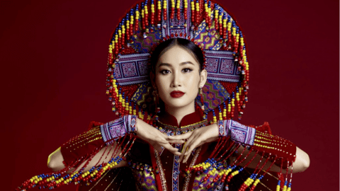 Ấn tượng với trang phục dân tộc dự thi Miss Global 2022 độc đáo của Đoàn Hồng Trang