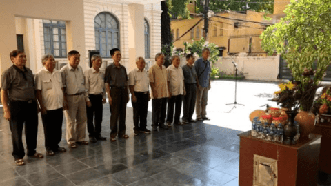 Câu lạc bộ sĩ quan hưu trí Công an Thủ đô dâng hương tưởng nhớ các Anh hùng liệt sĩ