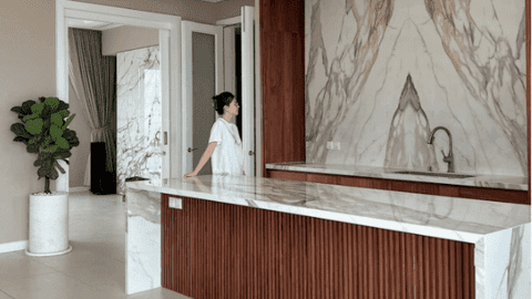 Hoa hậu Trái đất Phương Khánh mua nhà penthouse ở tuổi 27