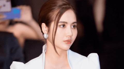 Phan Minh Huyền đầy khí chất khi dự event