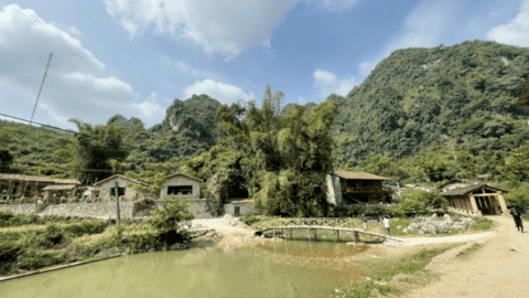 Khám phá làng đá “trăm tuổi”