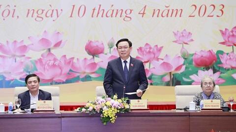 Tỉnh táo để không "ăn theo nói leo"