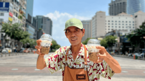 Khởi nghiệp cà phê muối ở độ tuổi gần 60, bí quyết thành công mà chú Long muốn nói với người trẻ là gì?