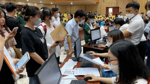 Đã xét tuyển online sao vẫn đòi nộp hồ sơ giấy?