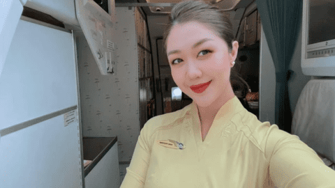 Nữ tiếp viên trưởng nổi tiếng khoe sắc vóc đời thường