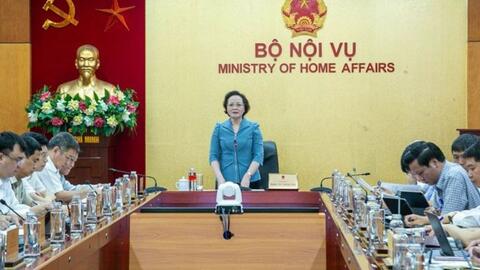 Bộ Nội vụ chỉ đạo tập trung xây dựng, hoàn thiện các văn bản thực hiện chính sách tiền lương mới