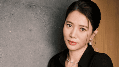 Mỹ nhân nổi tiếng "không sợ ai" 52 tuổi vẫn trẻ đẹp, bị "cấm sóng" 14 năm chỉ vì lỡ 1 cuộc gọi