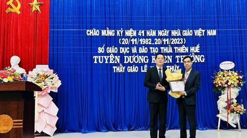 Thừa Thiên Huế: Tuyên dương và khen thưởng thầy giáo cứu người trong lũ dữ