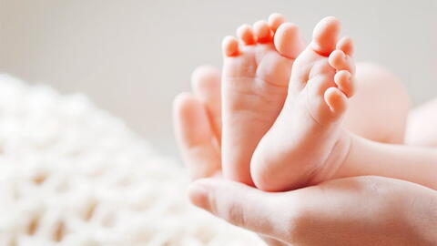 Mức hưởng trợ cấp một lần khi sinh con hoặc nhận nuôi con nuôi đối với lao động nữ được thực hiện như thế nào?