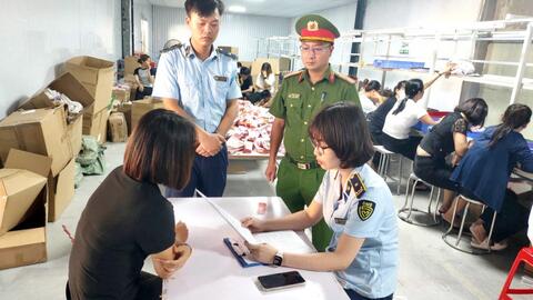 Ngăn chặn hàng giả, hàng nhái trên sàn thương mại điện tử: Cần quy trách nhiệm “chủ chợ”
