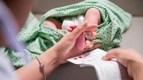Bước sàng lọc quan trọng đầu đời của trẻ sơ sinh