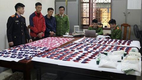 Bắt giữ hai đối tượng vận chuyển trái phép hơn 11kg ma túy