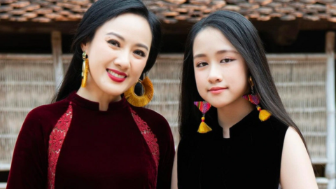 Có mẹ là BTV giọng miền Nam hot nhất VTV, cô bé này không chỉ xinh như hoa hậu mà còn được dạy cực khéo