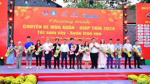 Thành phố Hồ Chí Minh: Đưa 2.200 sinh viên, người lao động về quê đón Tết