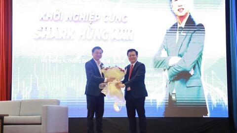 Shark Hùng Anh chia sẻ về khởi nghiệp với sinh viên Đà Nẵng