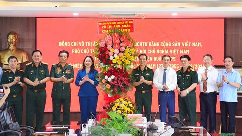 Phó chủ tịch nước Võ Thị Ánh Xuân thăm, chúc mừng Bệnh viện Quân y 175