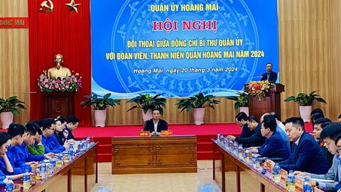 Lãnh đạo quận Hoàng Mai giải đáp băn khoăn cho bạn trẻ