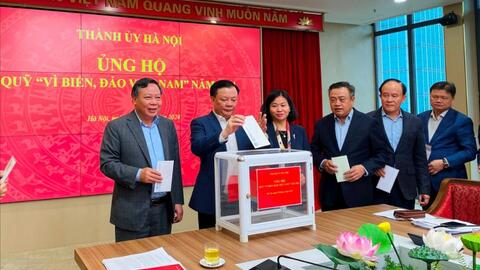 Lãnh đạo TP Hà Nội ủng hộ Quỹ “Vì biển, đảo Việt Nam”