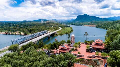 Dòng sông bắt nguồn từ dãy Trường Sơn: Gắn với "tọa độ lửa", chỉ dài 77km nhưng có tới hơn 100 thác nước