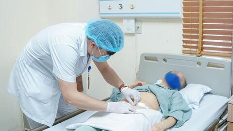 Người phụ nữ có hai bàng quang
