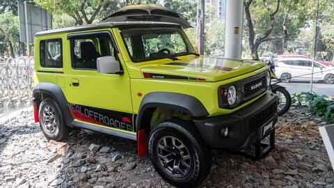 Suzuki Jimny bán "kèm lạc&" lên gần 1 tỷ đồng