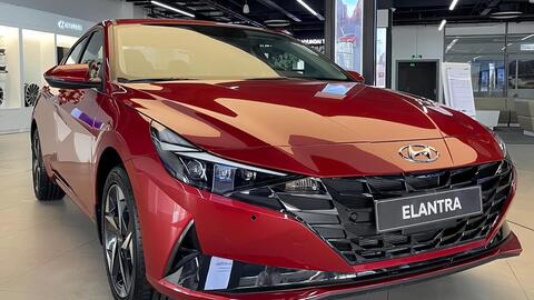 Hyundai Elantra giảm giá tới 125 triệu tại đại lý: Bản cao cấp còn hơn 600 triệu, đấu Civic với giá chỉ ngang City