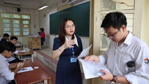 7 thí sinh bị đình chỉ trong buổi thi đầu tiên