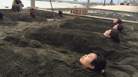 Độc lạ Onsen bằng cát nóng ở Nhật Bản