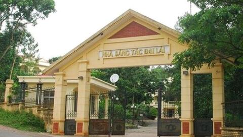 Nhìn thẳng - Nói thật: Quản lý văn học bằng lý, bằng tình
