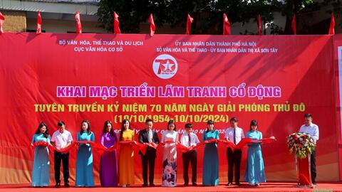 Triển lãm tranh cổ động tấm lớn tại thị xã Sơn Tây