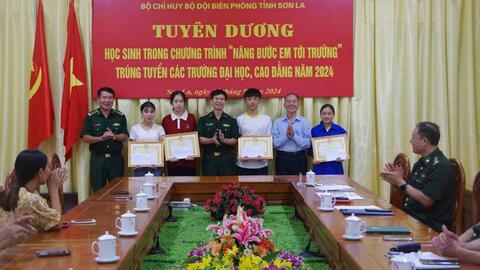 Nâng bước học sinh nghèo vùng biên giới