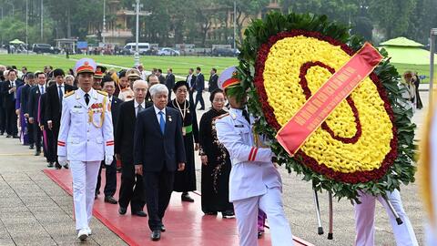 Đoàn đại biểu dự ĐH đại biểu toàn quốc Mặt trận Tổ quốc Việt Nam lần thứ X vào Lăng viếng Chủ tịch Hồ Chí Minh