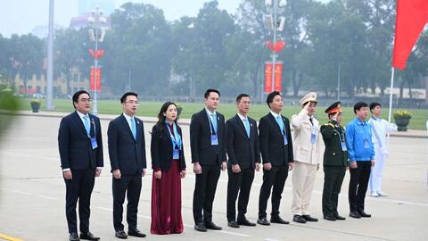 Đại biểu Đại hội toàn quốc Hội Liên hiệp Thanh niên Việt Nam lần thứ IX vào Lăng viếng Bác