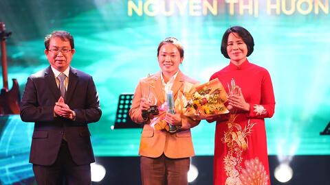 Cầu thủ Xuân Son; chương trình “Anh trai vượt ngàn chông gai” được trao giải Cống hiến 2025