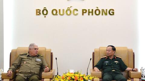 Trung tướng Thái Đại Ngọc tiếp Cục trưởng Cục Thông tin liên lạc, Bộ các Lực lượng vũ trang Cách mạng Cuba