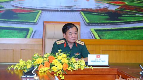 Thượng tướng Hoàng Xuân Chiến tiếp Tùy viên Quốc phòng Trung Quốc và LB Nga tại Việt Nam