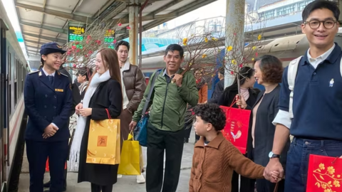 Đường sắt bắt đầu mở bán vé tàu Tết Bính Ngọ, mỗi khách được mua 10 vé