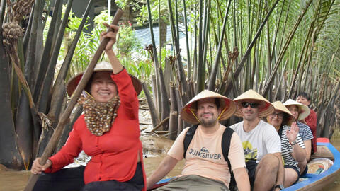 Những mái chèo mở lối thoát nghèo cho người dân cù lao