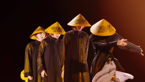 Nón lá, áo dài và hình ảnh rồng thời Lý xuất hiện tại sân khấu "Tân binh toàn năng"