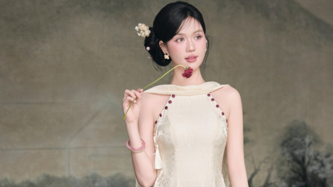 Từ gợi cảm đến dịu dàng, Ngọc Trinh biến hóa duyên dáng với áo dài thời thượng